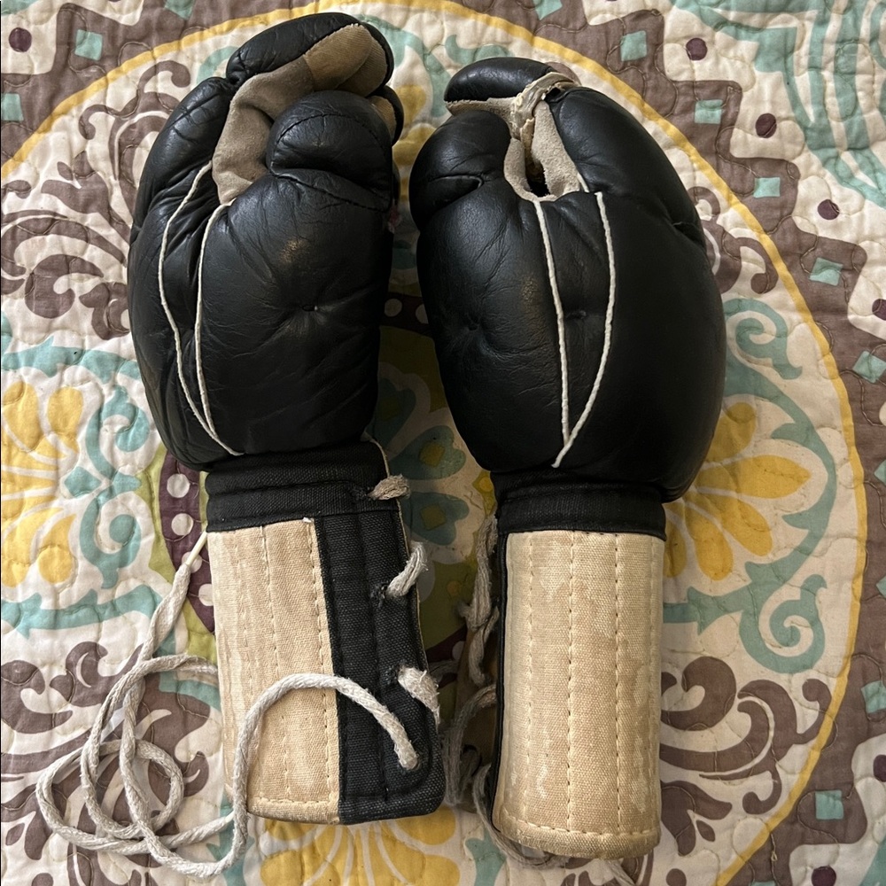🔥BLACK PROFESSIONAL MMA GLOVES - Picture 3 of 4